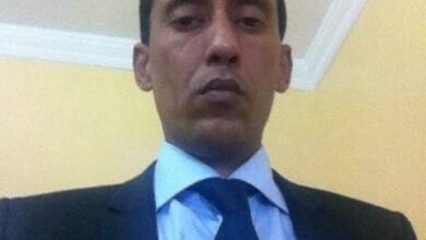 صورة كيفه : أحد كبار أطر الولاية يختار مقر حزبه لتوزيع بعض المعدات للمساعدة في الحد من عدوى كورونا