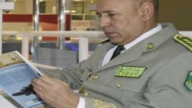 صورة رئيس الجمهورية  يغادر إلى انجامينا ( الوفد المرافق (