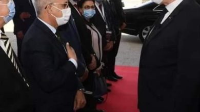 صورة قيس سعيد يزور جناح موريتانيا في معرض تونس للكتاب