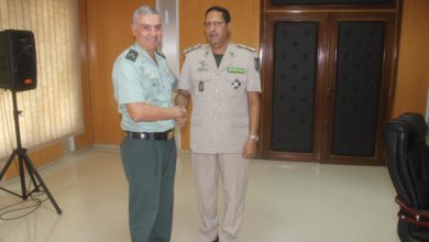 صورة توشيح قائد أركان الدرك الوطني بوسام إستحقاق إسباني