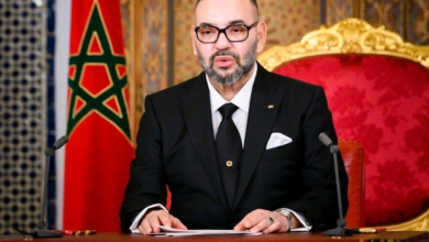 صورة العاهل المغربي: “مغربية الصحراء” ليست مطروحة للتفاوض