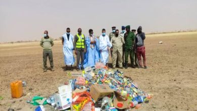صورة تمبدغة / الحاكم يشرف على حرق كمية من المواد الغذائية المنتهية الصلاحية