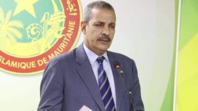 صورة ولد بناهي يتسلم مهامه وزيرا للتجارة خلفا للناهابنت مكناس