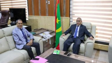 صورة وزير الداخلية يستقبل السفير المغربي المعتمد في نواكشوط