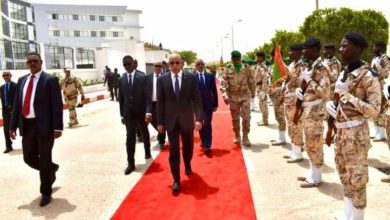 صورة رئيس الجمهورية يشرف على تدشين المقر الجديد لوزارة الدفاع الوطني