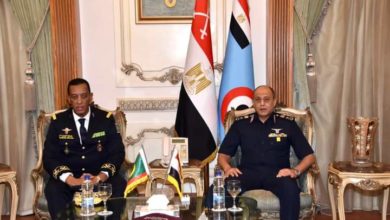 صورة قائد الجيش الجوي السيد حمادي محمد أعلي محمود في زيارة لجمهورية مصر العربية