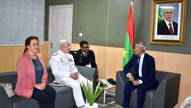 صورة وزير الدفاع الوطني يستقبل رئيس أركان الدفاع الإسباني.