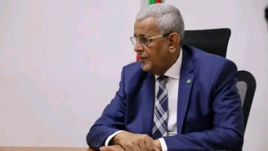 صورة ولد الطالب أعمر يقوم بزيارة مفاجأة لبعض الإدارات التابعة لقطاعه في العاصمة نواكشوط