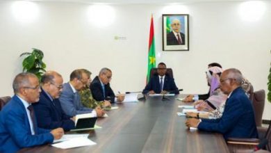 صورة اللجنة الوزارية المكلفة بالتصدي للبذخ تجتمع برئاسة الوزير الأول