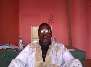 صورة كيفه/ عمدة بلدية أغورط المصطفى ولد أسويلك يعزي في وفاة الأمير عثمان ولد المختار “أج”