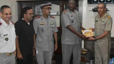 صورة وفد من الجيش الجزائري يؤدي زيارة لمديرية الصحة