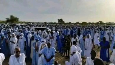 صورة  كيفه /  الآلاف يشيعون جثمان المرحوم عثمان ولد المختار مساء اليوم بقرية كندره