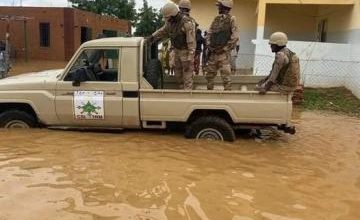 صورة كيهيدي/ الجيش يتدخل لمساعدة الأسر المتضررة من مياه الأمطار