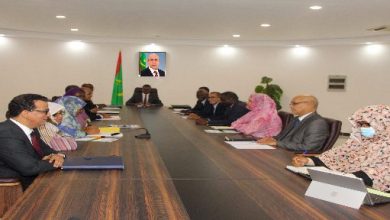 صورة الوزير الأول يجتمع بالوزراء الجدد لإطلاعهم على خطة عمل الحكومة 