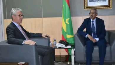 صورة وزير الدفاع الوطني السيد حننه ولد سيدي يستقبل السفير الفرنسي