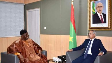 صورة وزير الدفاع الوطني السيد حننه ولد سيدي يستقبل سفير غينيا بيساو