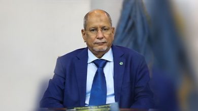 صورة وزير الصيد يتوجه إلى الجزائر في زيارة عمل 