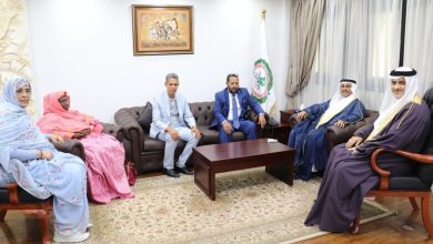 صورة رئيس البرلمان العربي يشيد بالبرلمانيين الموريتانيين 