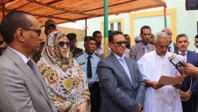 صورة توزيع كميات من الأسماك على المتضررين من مياه الأمطار في ولايتي نواكشوط الشمالية و الجنوبية