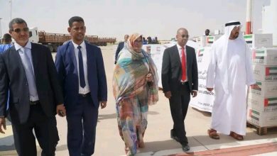 صورة مفوضية الأمن الغذائي تتسلم هدية من دولة الإمارات العربية المتحدة للمساعدة في إيواء المتضررين من الأمطار 