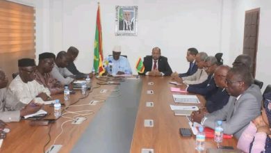 صورة وزير التنمية الحيوانية ونظيره المالي يعقدان جلسة عمل