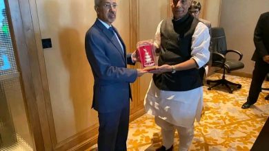 صورة وزير الدفاع الوطني يستقبل من طرف نظيره الهندي