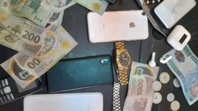 صورة الشرطة في مقاطعة الرياض تلقي القبض على عصابة تمتهن السرقة و السطو 