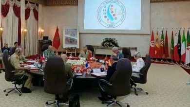 صورة قائد الأركان العامة للجيوش يشارك في اجتماع مبادرة 5+5 دفاع.