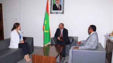 صورة وزير التجهيز و النقل يجري مباحثات مع السفيرة الإسبانية 