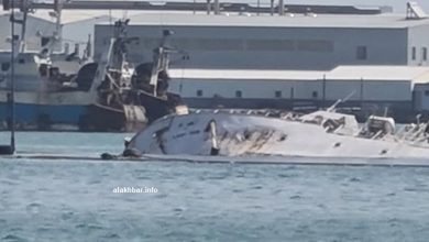 صورة غرق سفينة  ” العوام ” الموريتانية قرب شواطئ مدينة نواذيبو