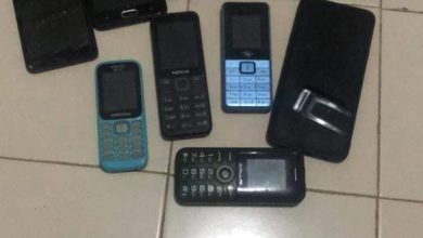 صورة الشرطة بمقاطعة الرياض تلقي القبض على عصابة تمتهن السرقة و السطو 