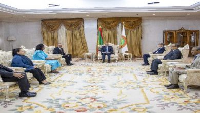صورة رئيس الجمهورية يستقبل بعثة من صندوق النقد الدولي 