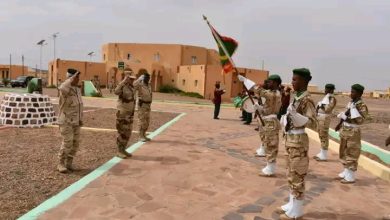 صورة قائد الأركان العامة للجيوش يشرف على تبادل المهام في المنطقة العسكرية الخامسة