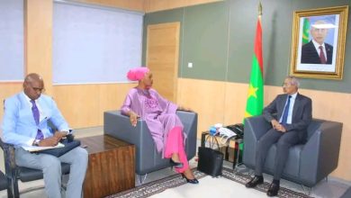 صورة وزير الدفاع الوطني يستقبل مبعوثة اللجنة الدولية للصليب الأحمر