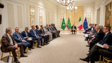 صورة ولد الغزواني يشرف على إنطلاق جلسة عمل بين رجال الأعمال الموريتانيين و الايطاليين 