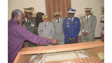 صورة قائد أركان الجيش السينغالي يزور المتحف الوطني  