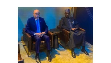 صورة ولد الغزواني يجري مباحثات مع نظيره النجيري محمد بخاري 