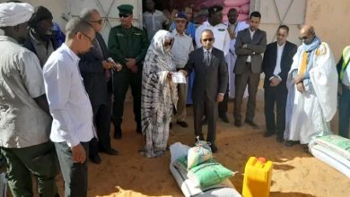 صورة مفوضة الأمن الغذائي تطلق عملية التوزيعات الغذائية المجانية في ولاية تكانت