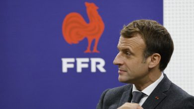 صورة الرئيس الفرنسي يزور قطر لمساندة  فريق بلاده في مواجهة المننخب المغربي 