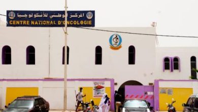 صورة جهة نواكشوط تقدم معدات طبية وبعض التجهيزات للمركز الوطني للانكولوجيا