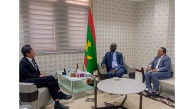 صورة وزير الشؤون الخارجية يستقبل في مكتبه السفير الياباني المعتمد لدى موريتانيا