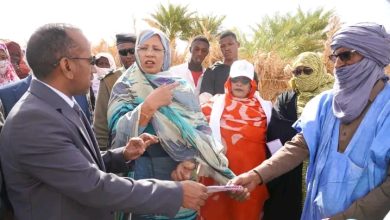 صورة إطلاق مشاريع تنموية وتوزيعات غذائية مجانية في مدينة تيشيت