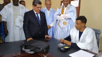 صورة كيفه /  والي لعصابه يزور مكتب الإحصاء الموجود بمباني بلدية كيفه 