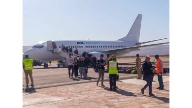 صورة وصول عشرات السياح الأوروبيين إلى مدينة إطار 