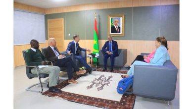 صورة وزير الدفاع الوطني يجري مباحثات مع بعثة من الاتحاد الأوروبي 