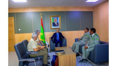 صورة وزير الدفاع الوطني يجري مباحثات مع وفد من المملكة الإسبانية 