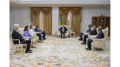 صورة غزواني يلتقي وفدا من البنك الدولي