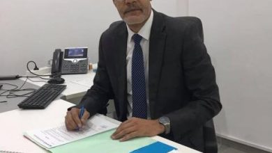 صورة خبير اقتصادي يتحدث عن التأثيرات السلبية لهجرة الشباب الموريتاني إلى أمريكا 