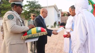 صورة رئيس الجمهورية يكرم شهداء الوطن بوسام الامتياز الوطني 