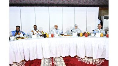 صورة رئيس الجمهورية يقيم مأدبة إفطار على شرف رؤساء الأحزاب السياسية